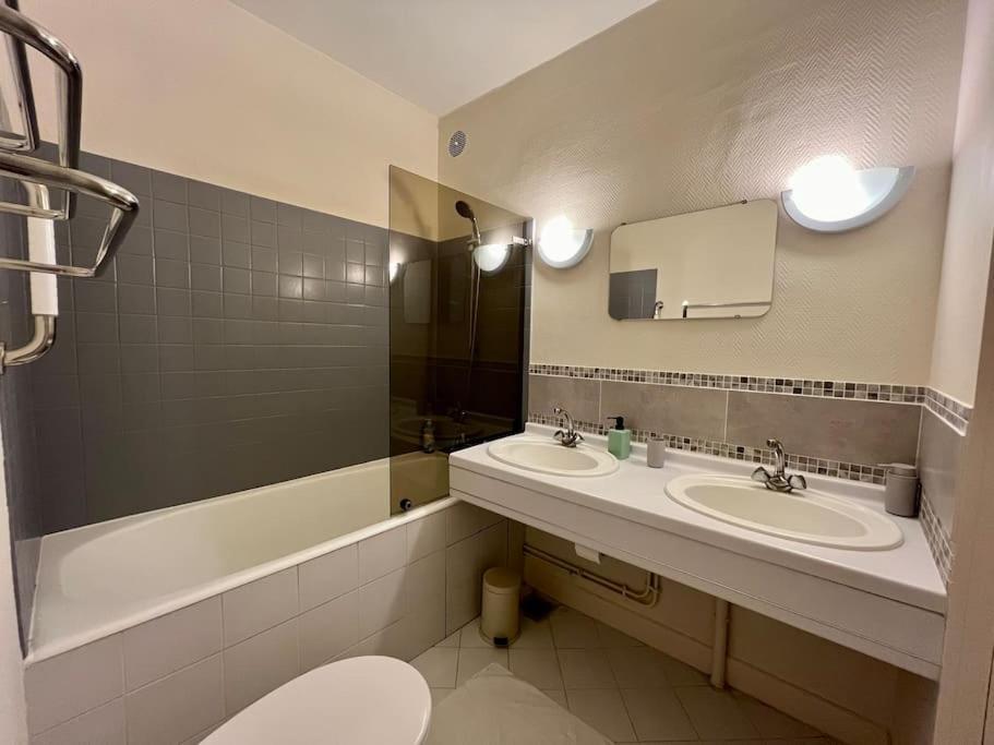 Вилла La Demeure De Margot - 24 Couchages Villeneuve-sur-Yonne Экстерьер фото