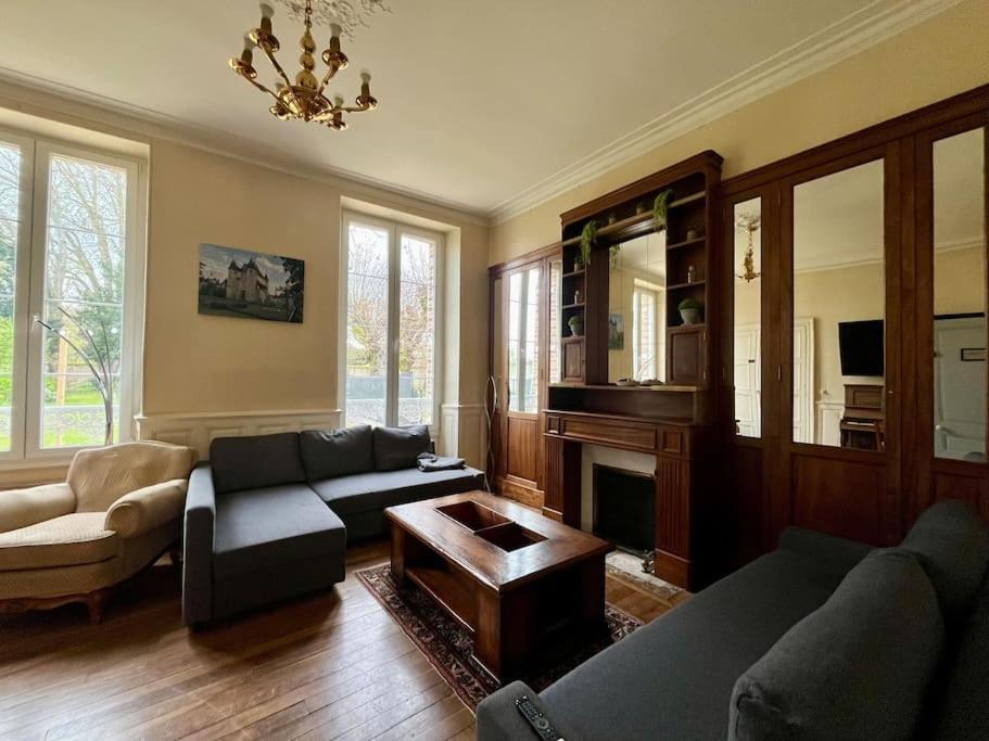 Вилла La Demeure De Margot - 24 Couchages Villeneuve-sur-Yonne Экстерьер фото