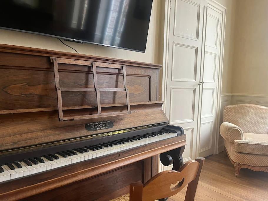 Вилла La Demeure De Margot - 24 Couchages Villeneuve-sur-Yonne Экстерьер фото