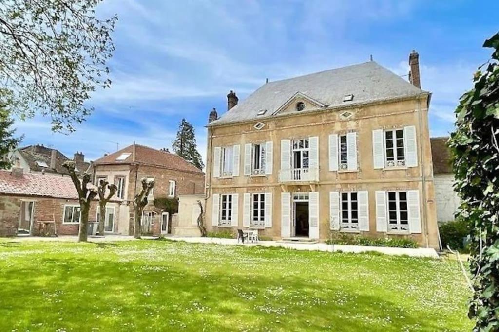 Вилла La Demeure De Margot - 24 Couchages Villeneuve-sur-Yonne Экстерьер фото