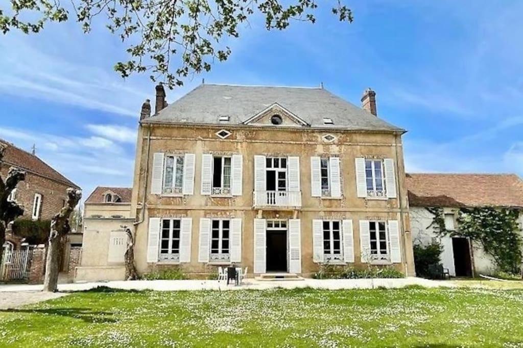 Вилла La Demeure De Margot - 24 Couchages Villeneuve-sur-Yonne Экстерьер фото