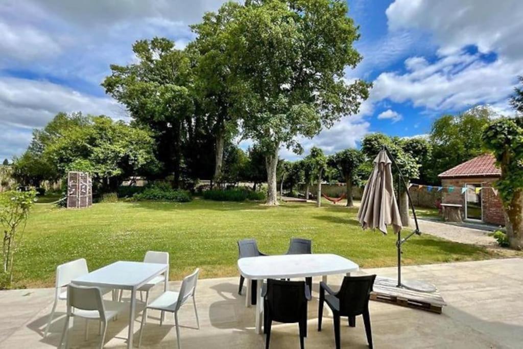 Вилла La Demeure De Margot - 24 Couchages Villeneuve-sur-Yonne Экстерьер фото