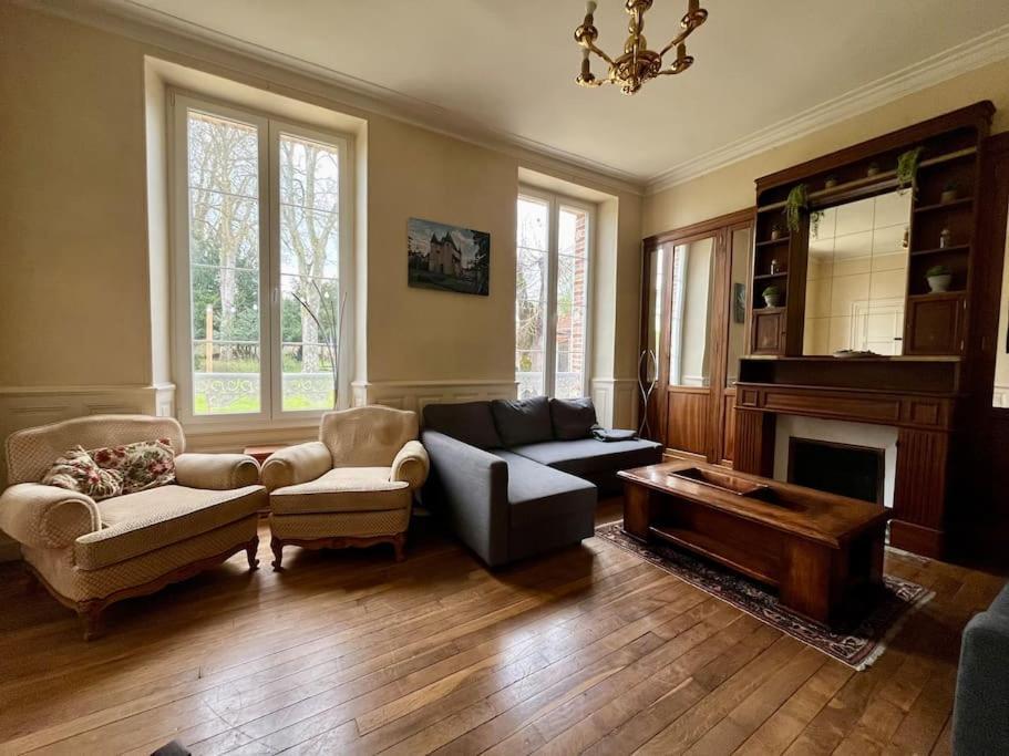 Вилла La Demeure De Margot - 24 Couchages Villeneuve-sur-Yonne Экстерьер фото