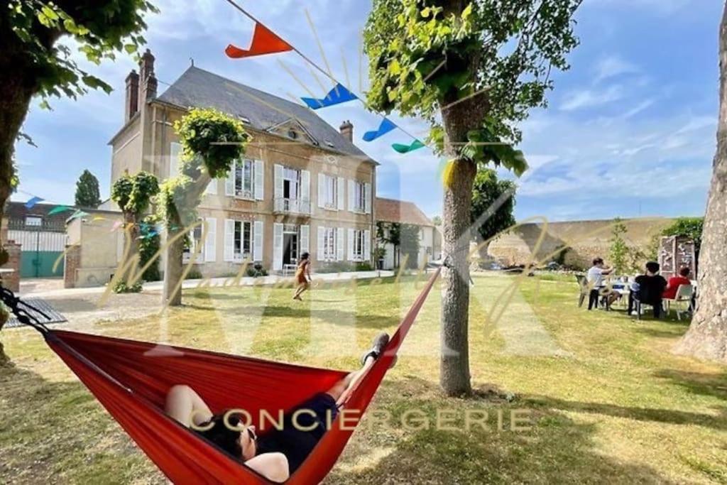 Вилла La Demeure De Margot - 24 Couchages Villeneuve-sur-Yonne Экстерьер фото